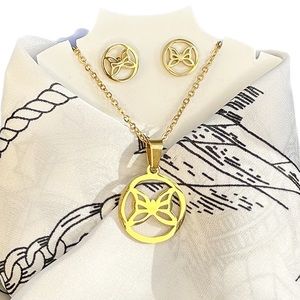 New Chic Gold Butterfly style necklace set with Earrings